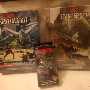 Brand new dungeon and dragon starter kit essentials kit and mini figurines bundl